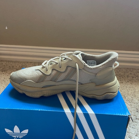 Adidas - Picture 3 of 4